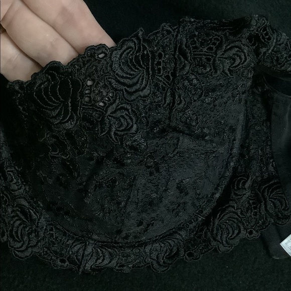 Pretty Lace Bra - Picture 4 of 5